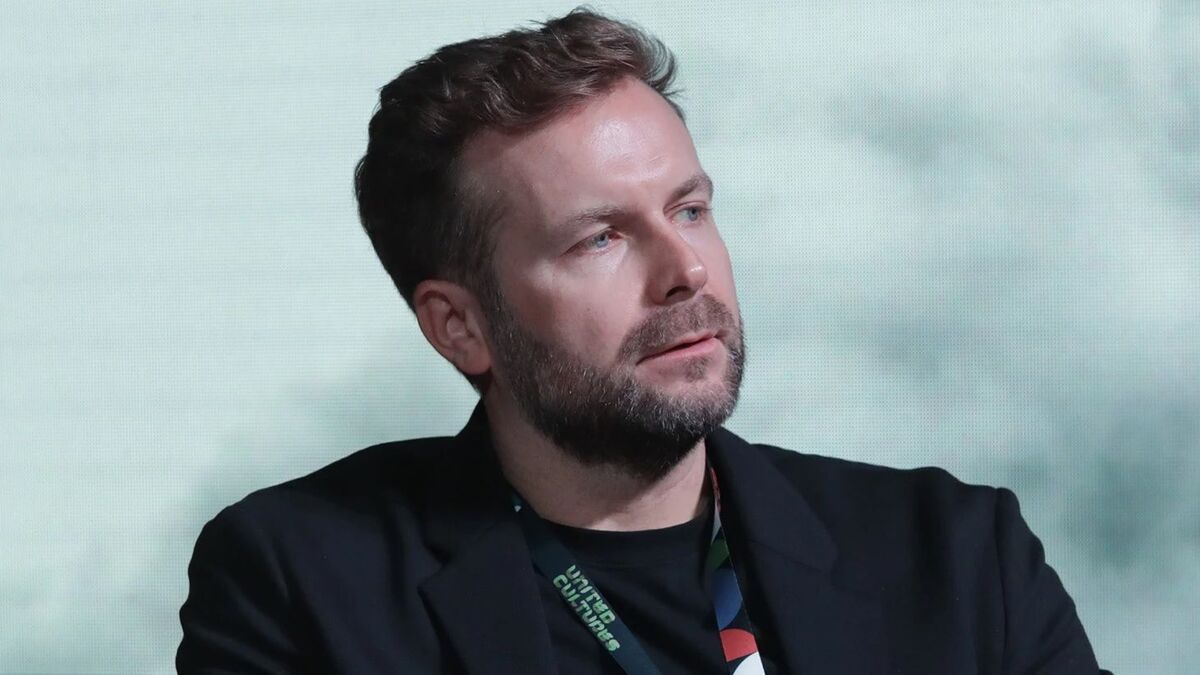 Режиссер «Вызова» и «Холопа» снимет ремейк «Королевства кривых зеркал»