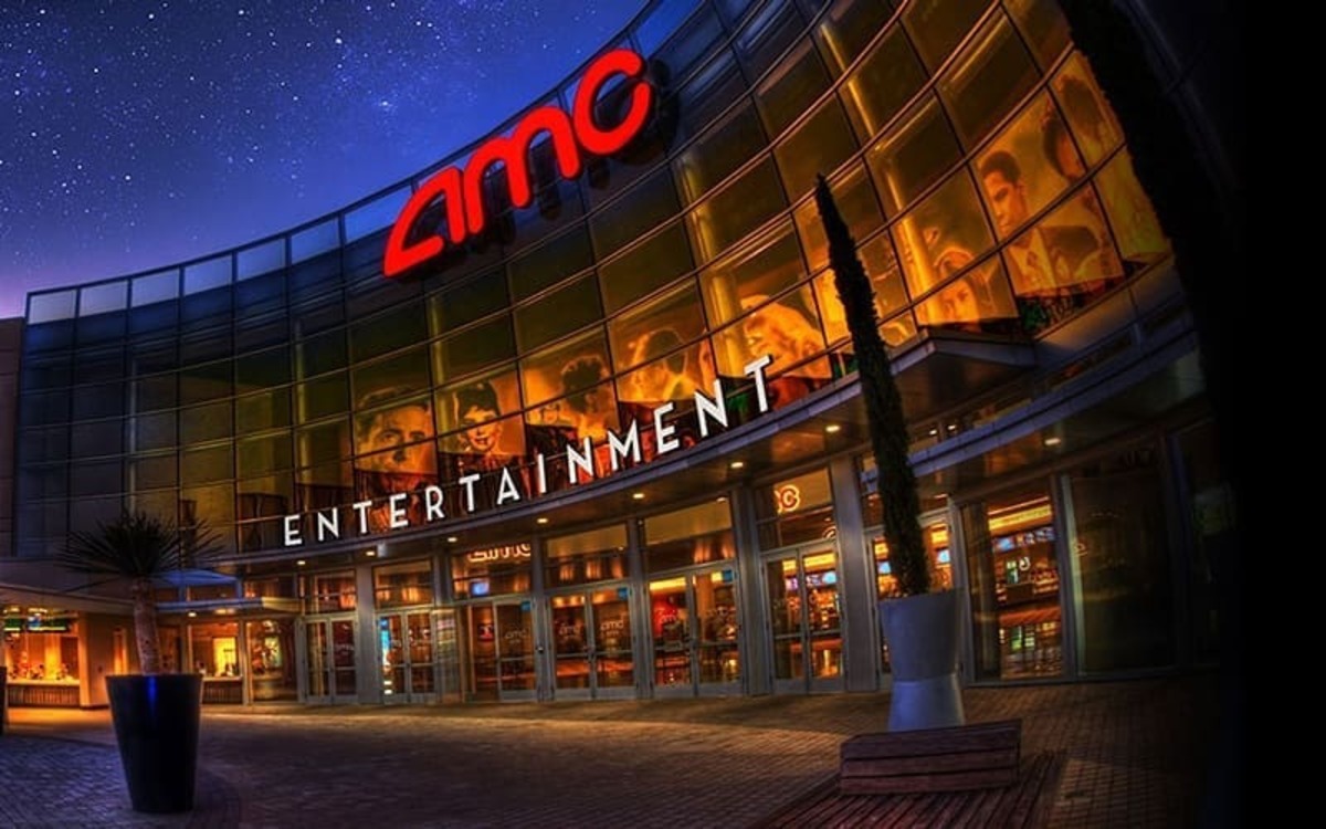 Крупнейшая сеть кинотеатров в США отложила возобновление работы до середины августа